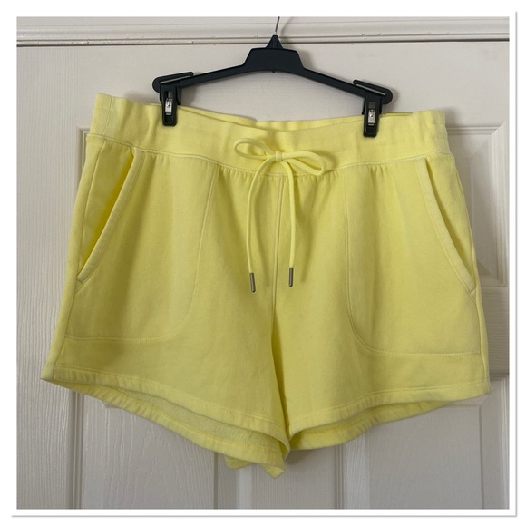 Women’s High- Rise Fleece Shorts All In Motion - Picture 1 of 3